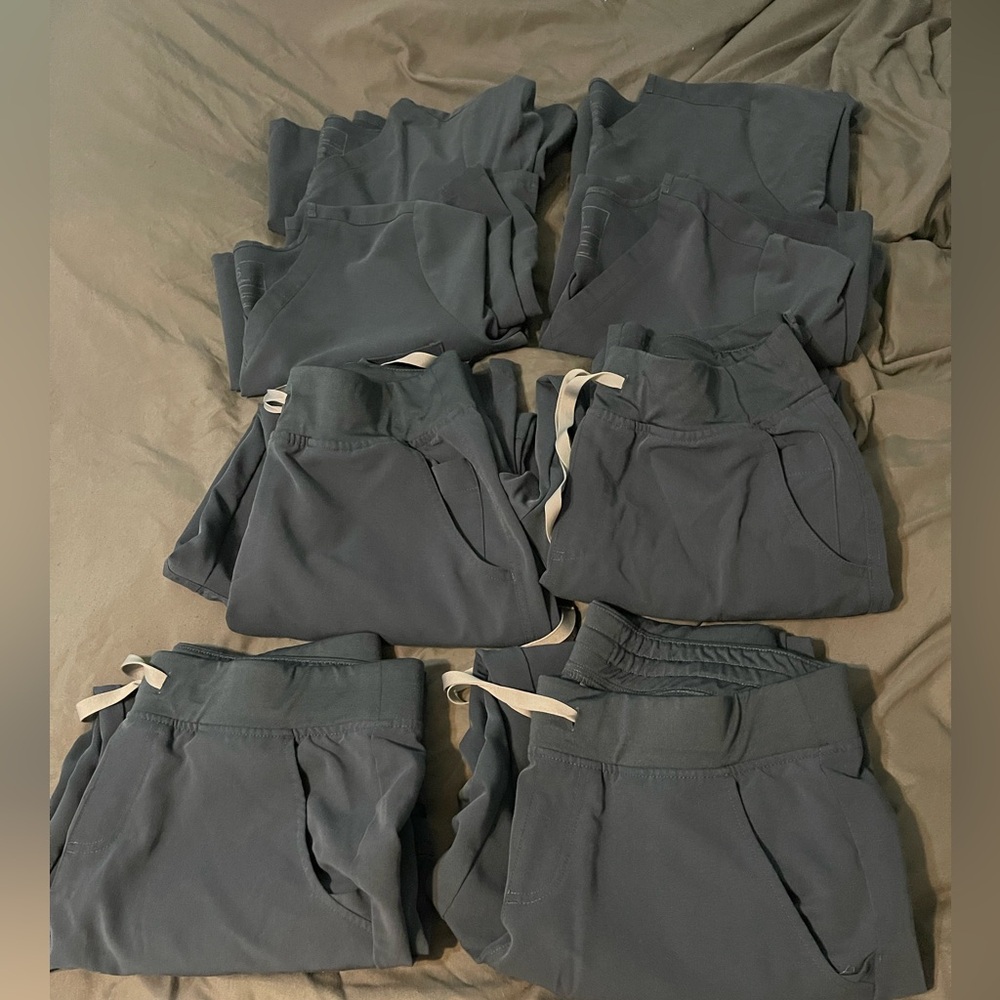 Figs 4 set Dark Harbor medium Petite